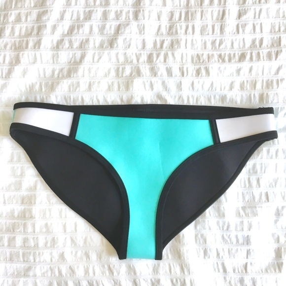 Triangl Swimwear Bikini Set - Picture 6 of 8